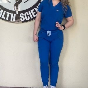 Figs Too & Joggers Scrub Set in Royal Blue size Small